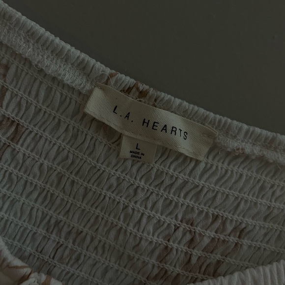 White top with brown flowers and tie in front size L from Pacsun completely new. - Picture 4 of 9